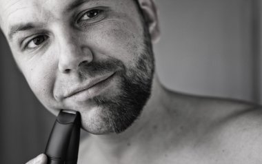 tek renkli dokulu portre sakallı adam tıraş