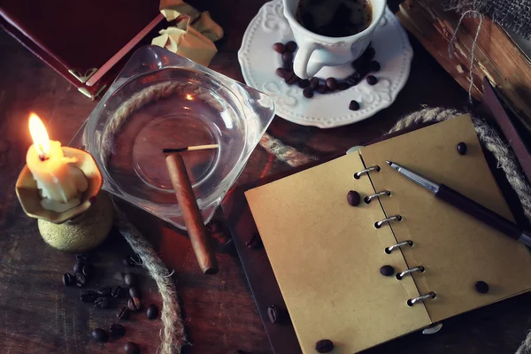 Retro papier leeg en objecten pennen touw sigaar — Stockfoto