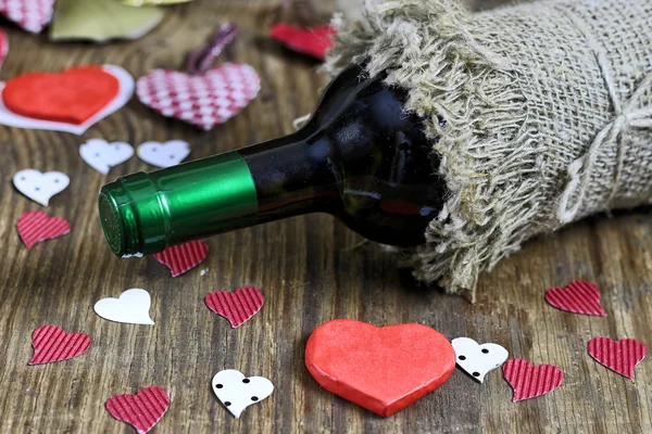 테이블 와인 사랑 심장 모양 — 스톡 사진