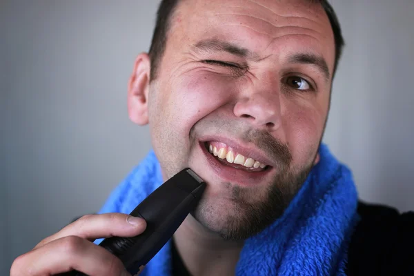 Bearded man shaving — Stock Photo, Image