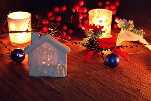 새 해 소나무 콘 촛불 테이블 — 스톡 사진