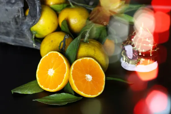 Mandarina fruta aislada negro — Foto de Stock