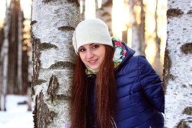 Kış portre erkek ormanda