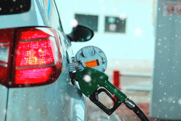 Gasolina de repostaje de automóviles —  Fotos de Stock