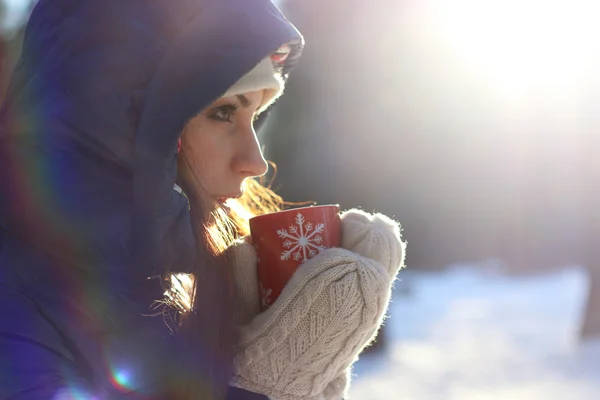 Tasse Weihnachten Winter Mädchen — Stockfoto