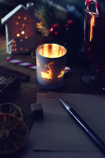 Carta de Natal na mesa com especiarias — Fotografia de Stock