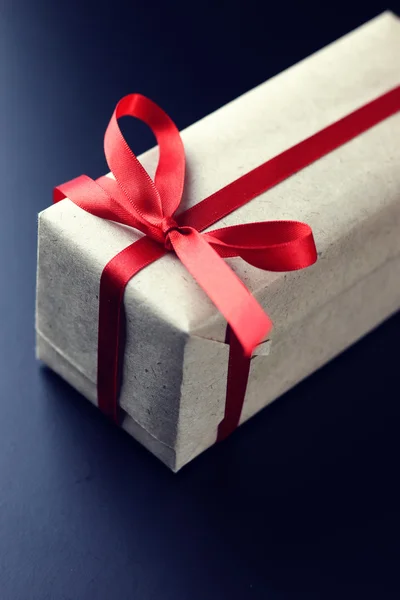 Gift red bow black background — Stock Photo, Image
