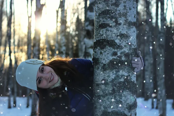 눈 겨울 세로 여성 — 스톡 사진