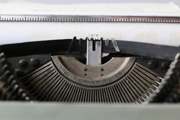 Retro typewriter with white paper — Stock Photo, Image