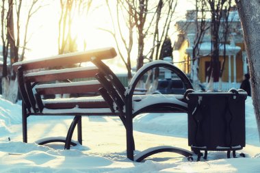 Kış Park bankında sokak