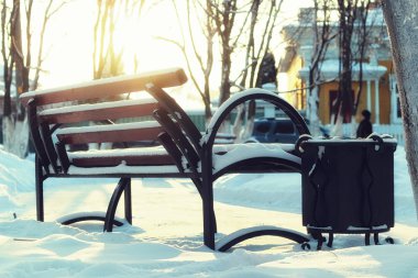 Kış Park bankında sokak