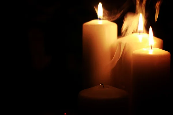 Luz de vela isolado preto — Fotografia de Stock