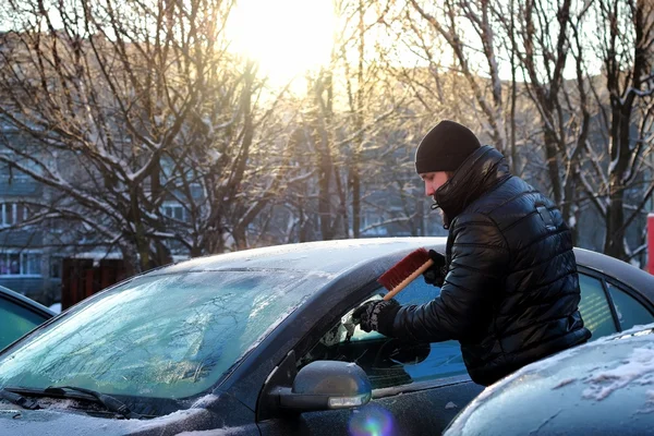 Winter man brush car snow — Stock Photo, Image