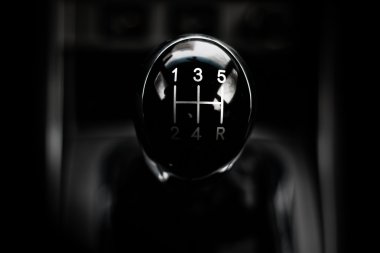 Makro siyah arabanın manuel vites kutusu