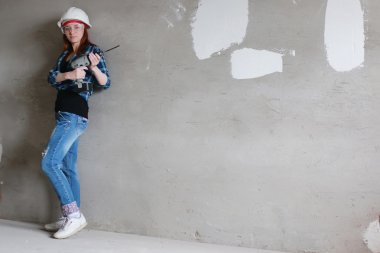 kadın duvar onarım inşa