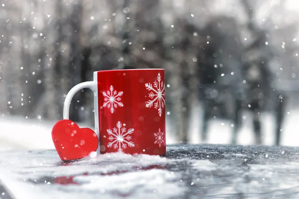 Символ любви и верности красный цвет сердца в качестве подарка на День Святого Валентина — стоковое фото