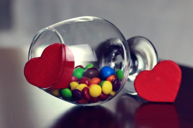 şeker hapı ile cam