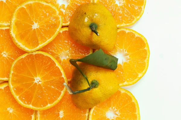 Mandarina fruta aislado blanco — Foto de Stock