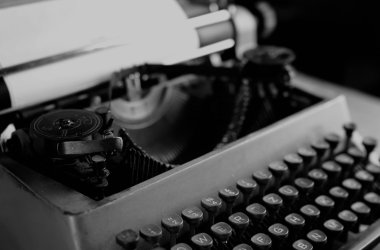 siyah ve beyaz retro daktilo mektup