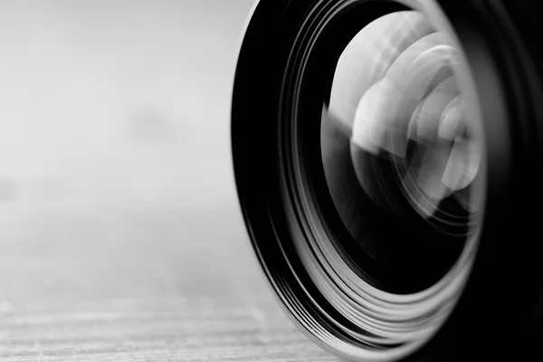 Reflexo da lente foto em preto e branco — Fotografia de Stock