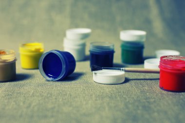 boya... kutularını tonda kümesi