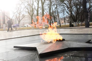 Bahar zaman sonsuz alev anıt