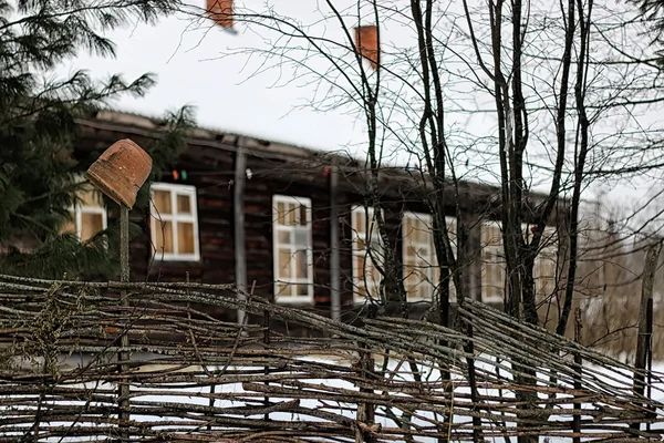 Casa na floresta Inverno — Fotografia de Stock