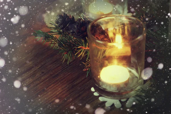 Carta retro ramo candeliere cono fiocco di neve — Foto Stock
