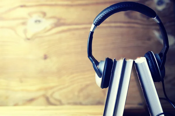 Ακουστικά Audiobook έννοια — Φωτογραφία Αρχείου