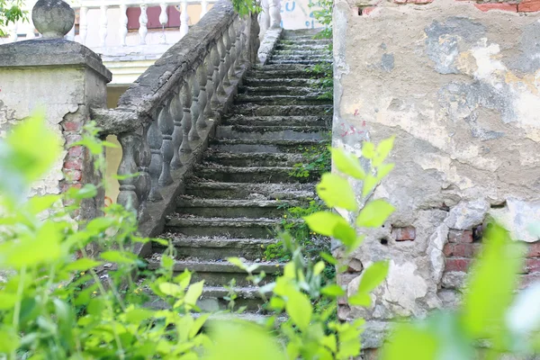 一部古い捨てられた列の建物 — ストック写真