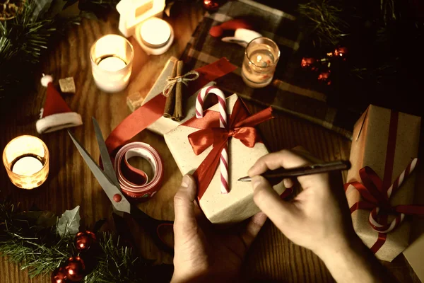 Dárkové balení ruční vánoční dřevo — Stock fotografie