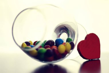 şeker hapı ile cam