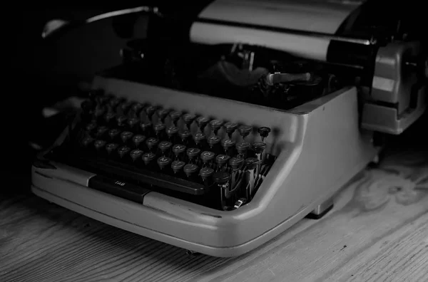 Lettre de machine à écrire rétro noir et blanc — Photo