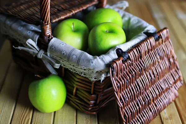 Green apple in a basket — Stock Photo, Image