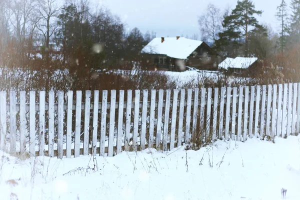 Casa no campo rural Inverno — Fotografia de Stock