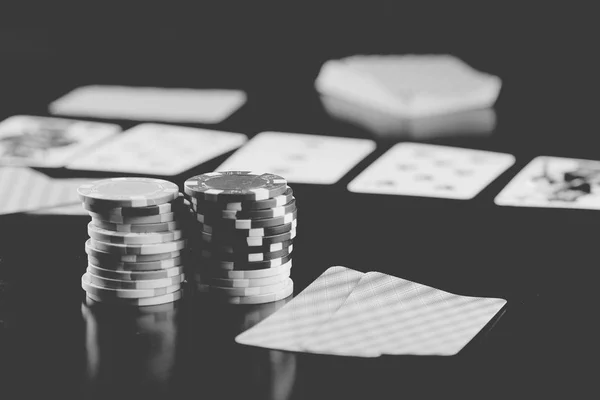 Póker zseton kártyák — Stock Fotó