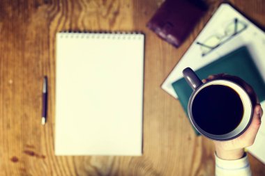 tablo yazma el üstten görünüm tonda