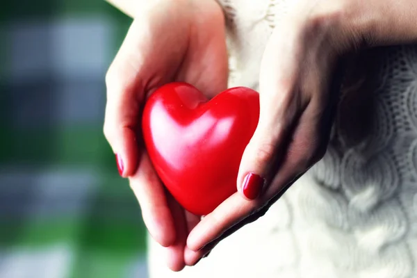 Ruky valentine srdce vlněné — Stock fotografie