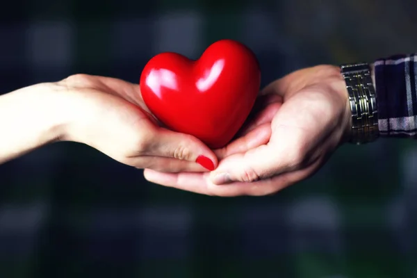 Paar Hand Valentinsherz — Stockfoto