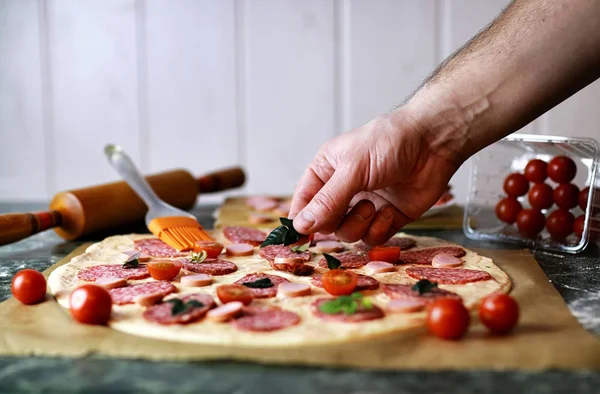 Ετοιμάστε πίτσα κερασάκι — Φωτογραφία Αρχείου
