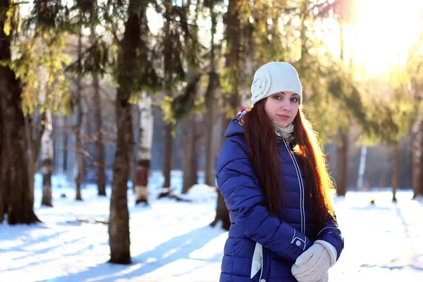 Portré-női téli erdő — Stock Fotó