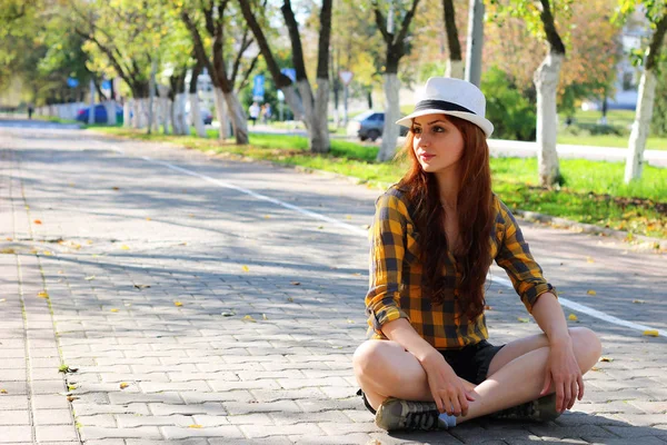 Red-haired girl in a hat hipster — Stock Photo, Image