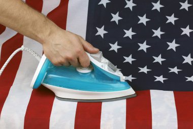 ütülü buruşuk ABD bayrağı