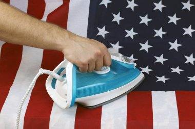 ütülü buruşuk ABD bayrağı