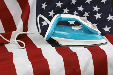 ütülü buruşuk ABD bayrağı