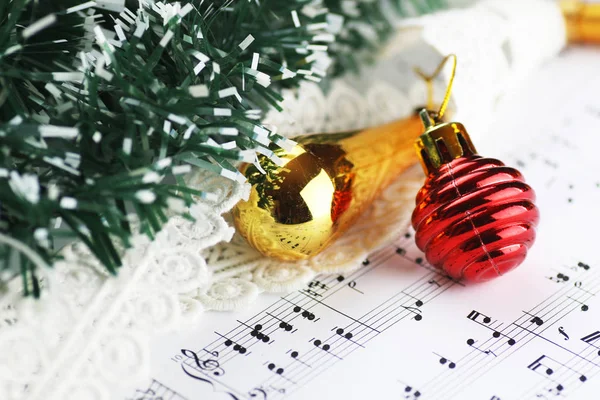 Notes and Christmas balls — Stock Photo, Image