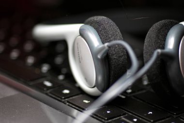 kulaklık klavye siyah