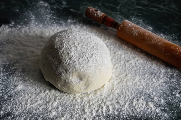 Dough knead flour — Stock Photo, Image