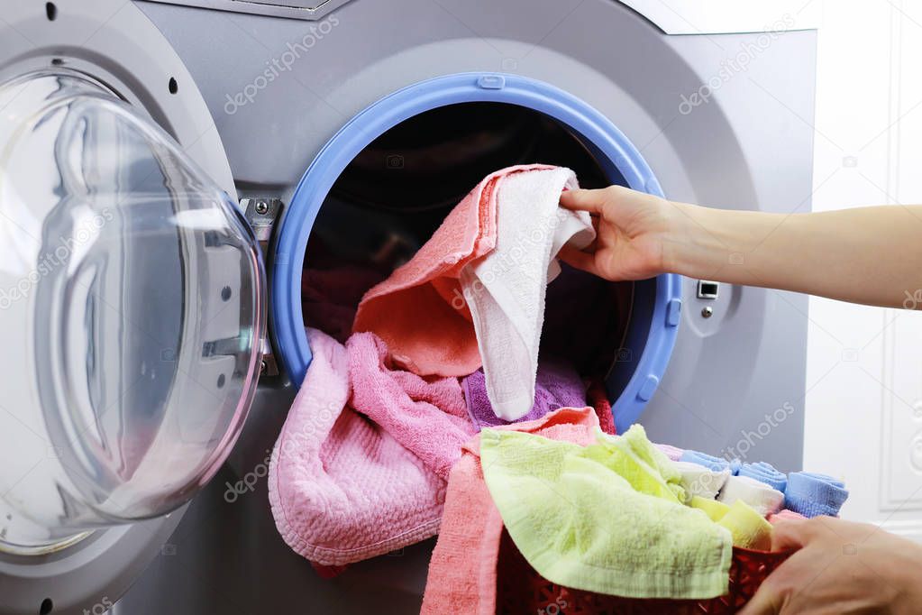 put cloth in washer
