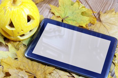 Cadılar Bayramı Balkabağı ve tablet